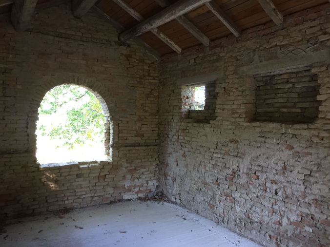 Interno destro Chiesetta di Sant'Antonio