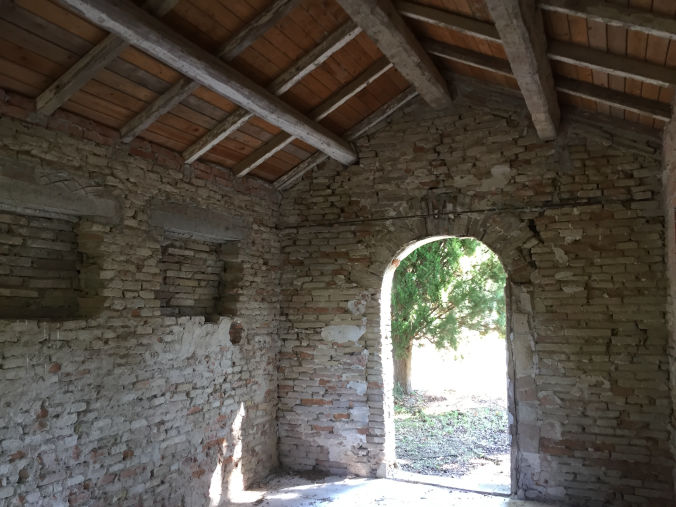 Interno entrata Chiesetta di Sant'Antonio