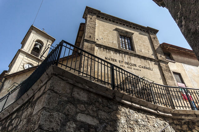 Chiesa vista dal basso