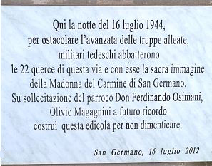 Lapide affissa sul muretto di recinzione all'inaugurazione 