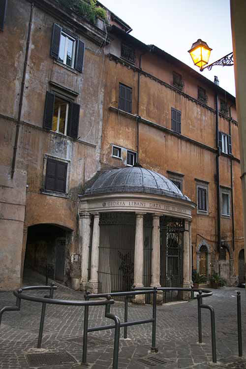 Facciata del palazzo Lorenzo Manilio