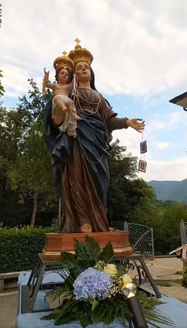 Statua in processione