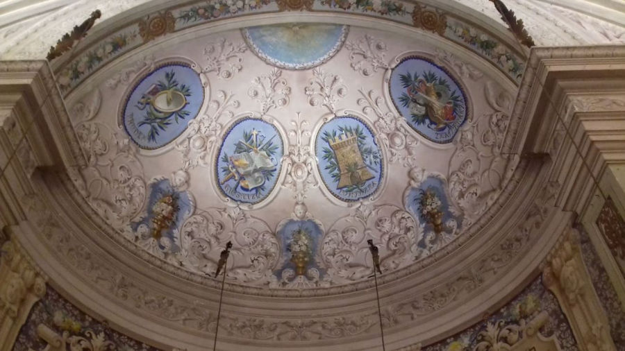 Volta dell'abside affrescata con le virtù da Pio Passuti