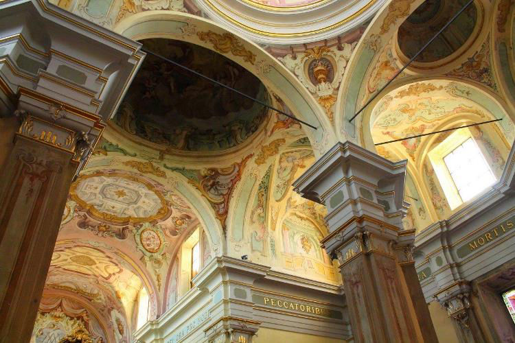 Tetto a volta con cupole affrescate