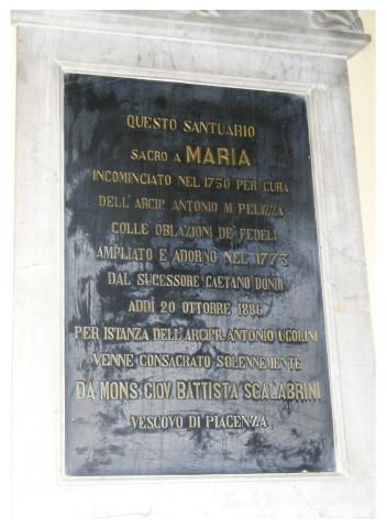 Lapide che commemora la consacrazione del Santuario