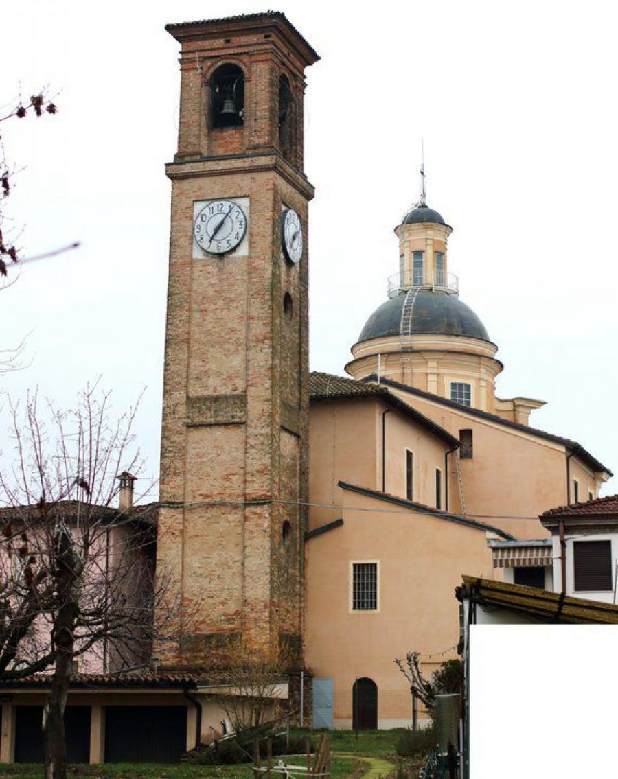 Campanile sul retro dell'edificio