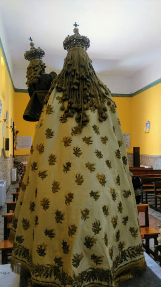 Retro del vestito della Madonna