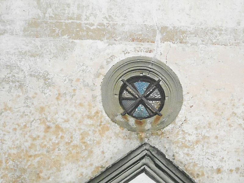 Oculo sopra il portale