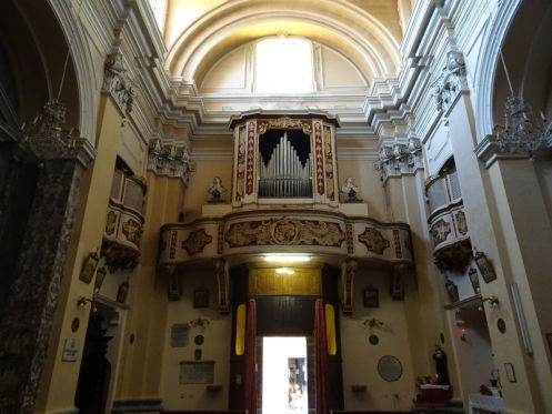 Controfacciata con organo a canne