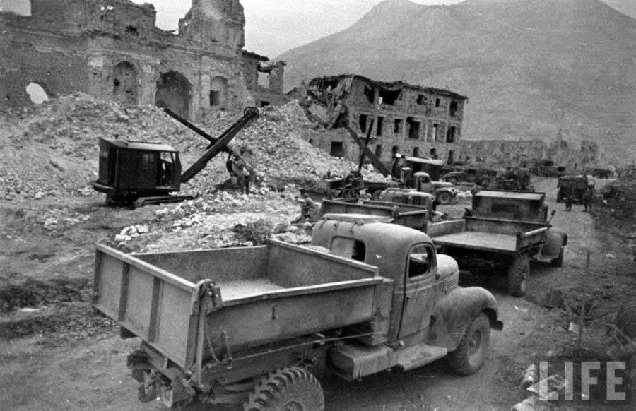 Lavori di sgombero macerie della Chiesa