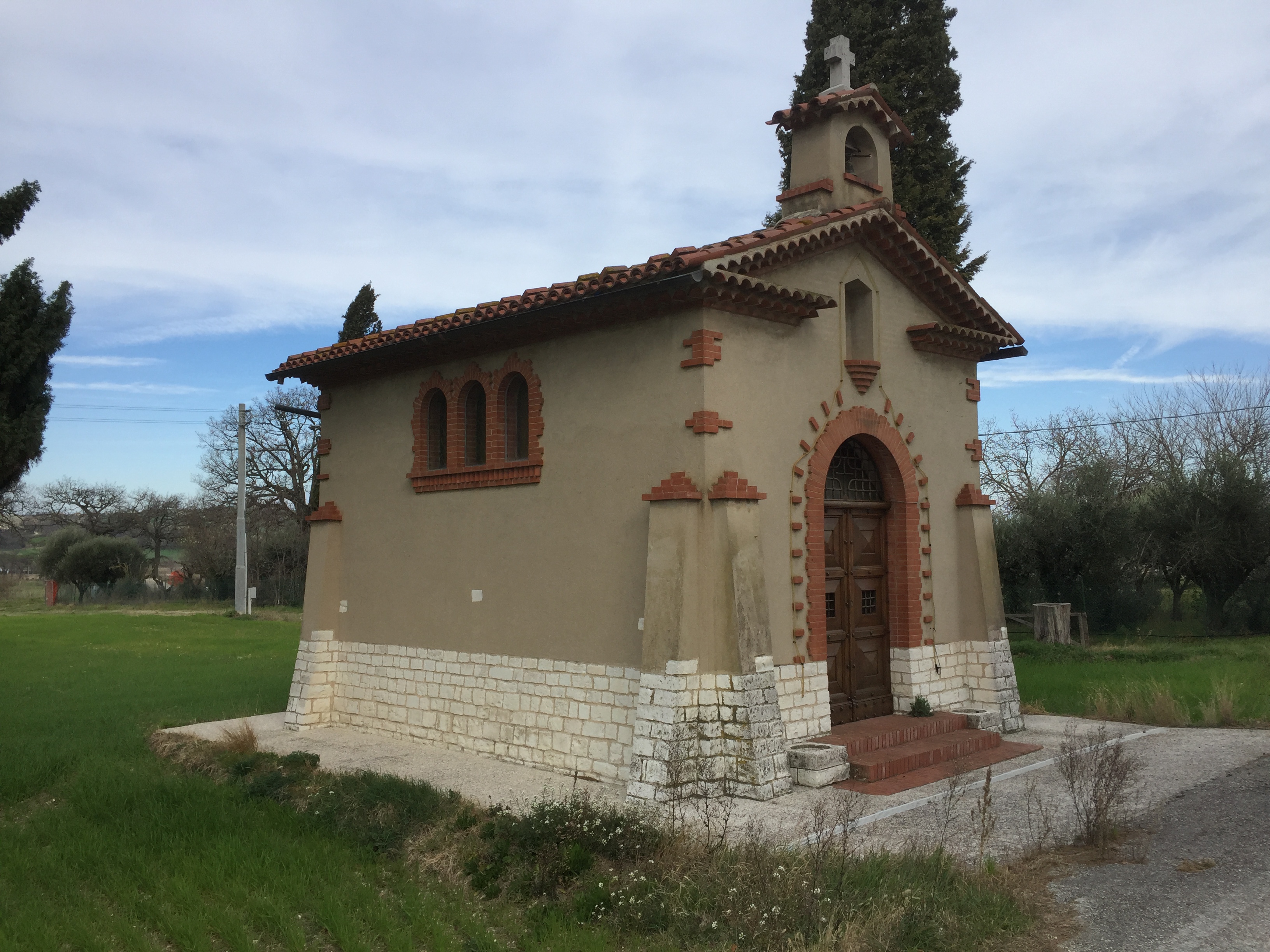 Chiesetta vista dal lato sinistro