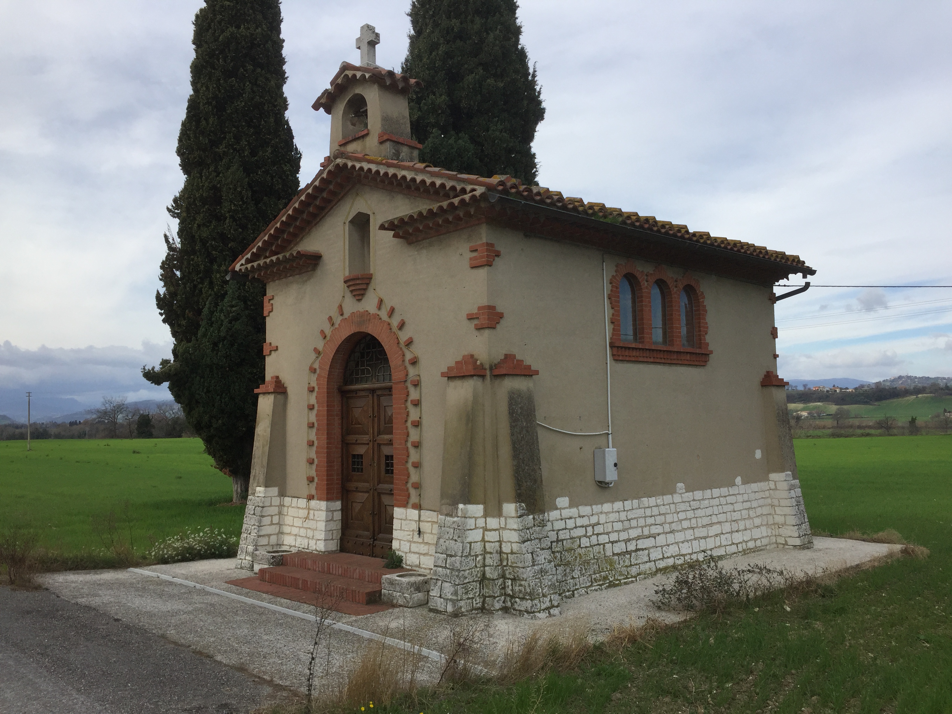 Chiesetta vista dal lato destro