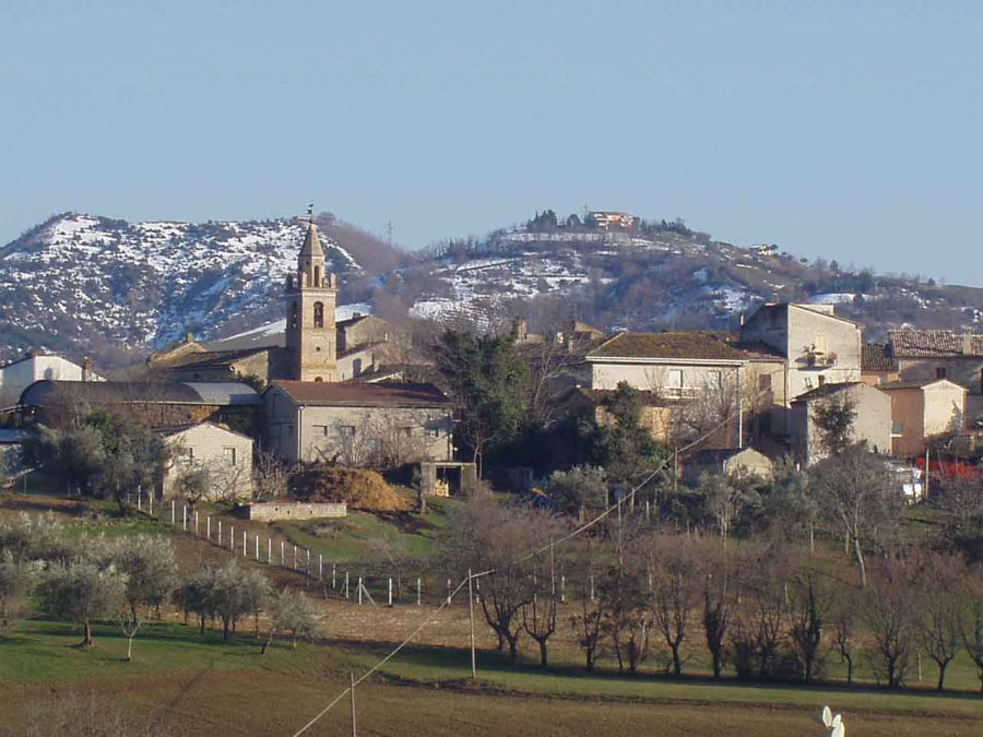 Chiesa con vista paese