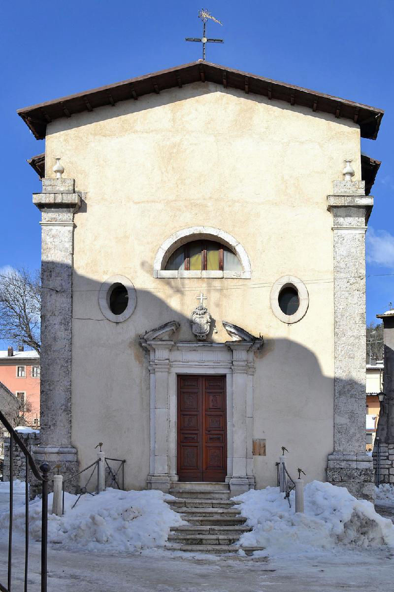 Chiesa innevata