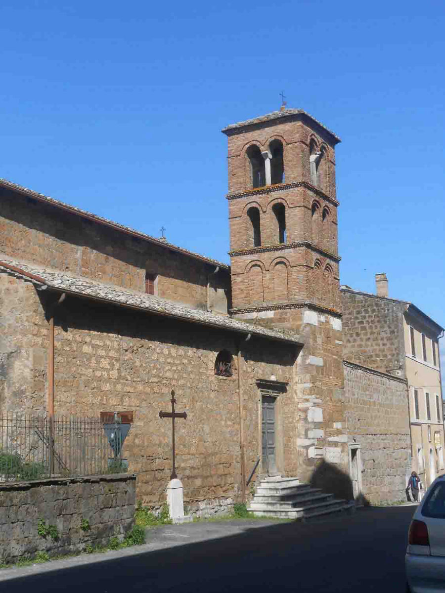 Facciata con campanile