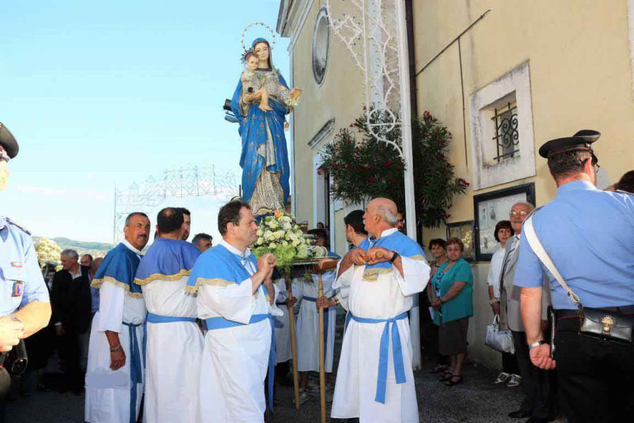 Statua in processione