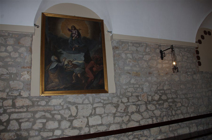 Parete sinistra con il quadro Madonna del Soccorso