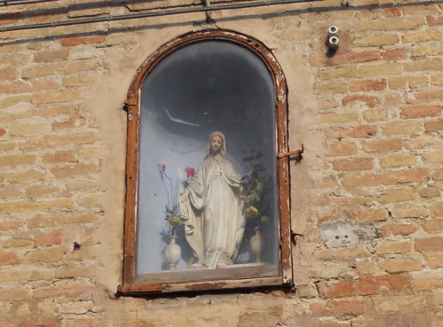 Particolare della Nicchia lungo Corso Marconidova