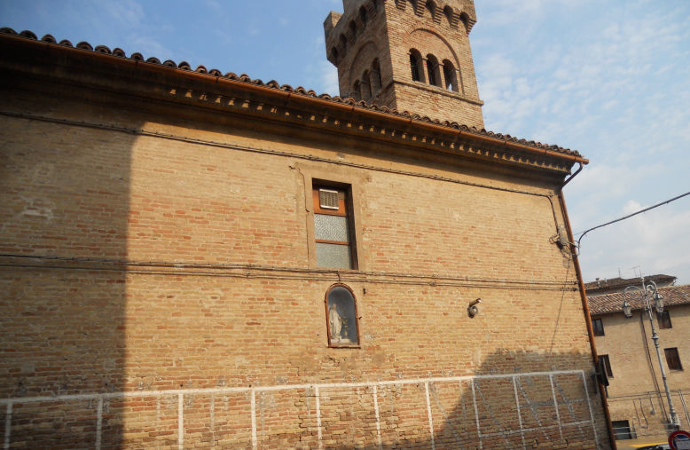 Nicchia lungo Corso G. Marconi