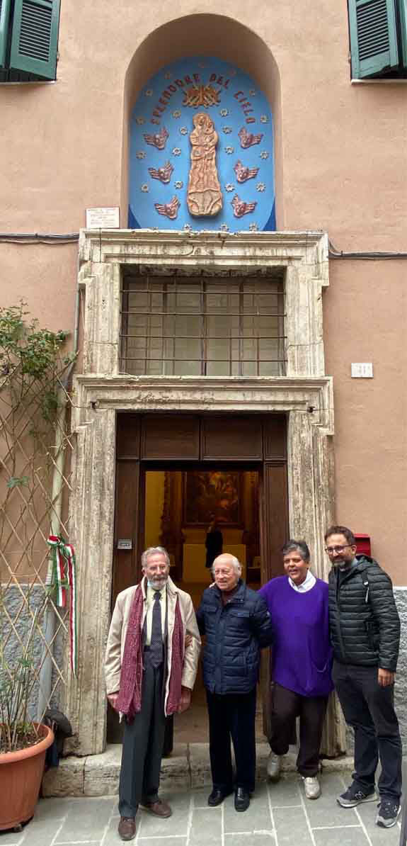 Foto di rito dopo l'inaugurazione