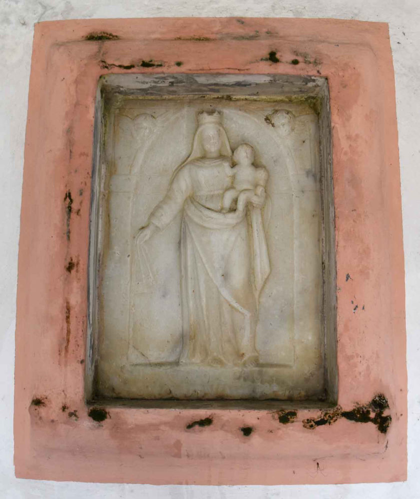 Nicchia contenente la formella