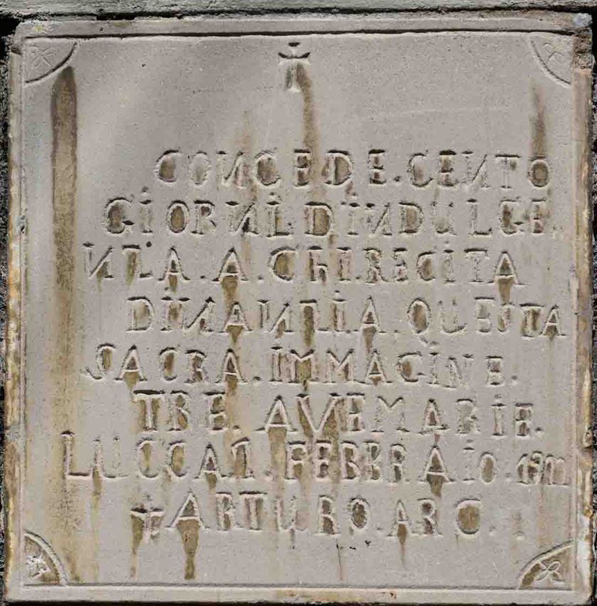 Lapide sotto la nicchia