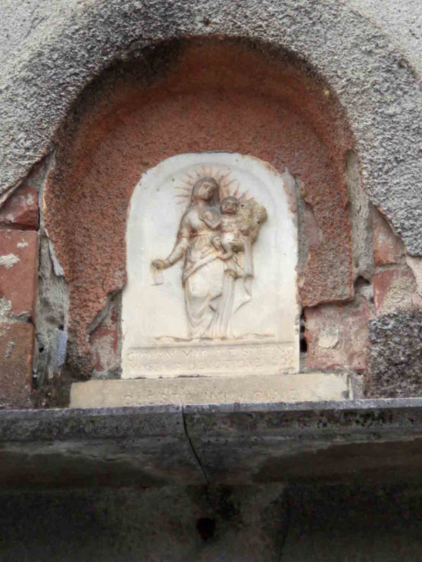 Formella nella nicchia