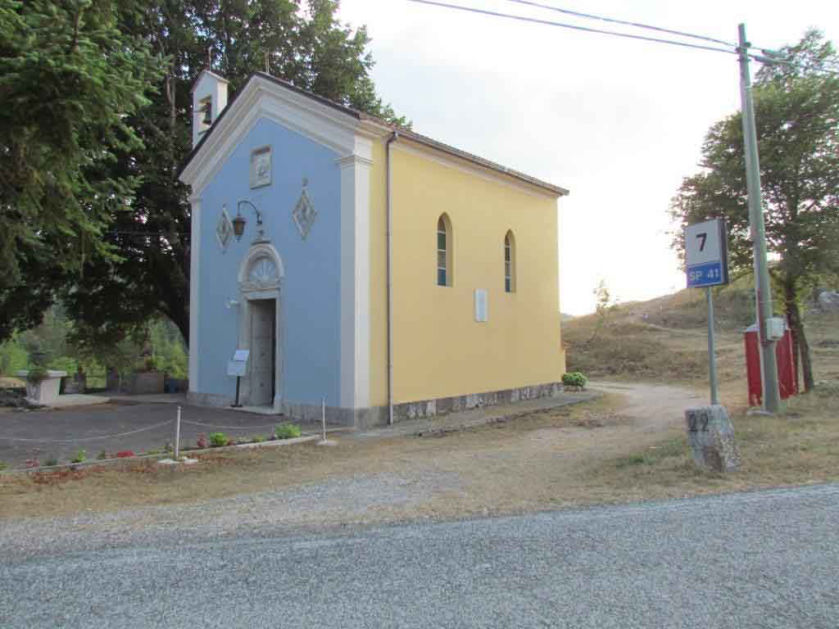 Santuario visto dalla strada Provinciale