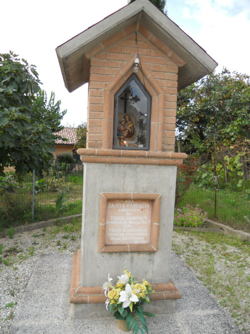 Particolare dell'edicola della Santa Famiglia