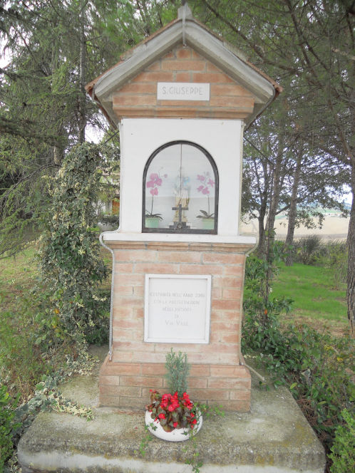 Particolare dell'edicola di San Giuseppe