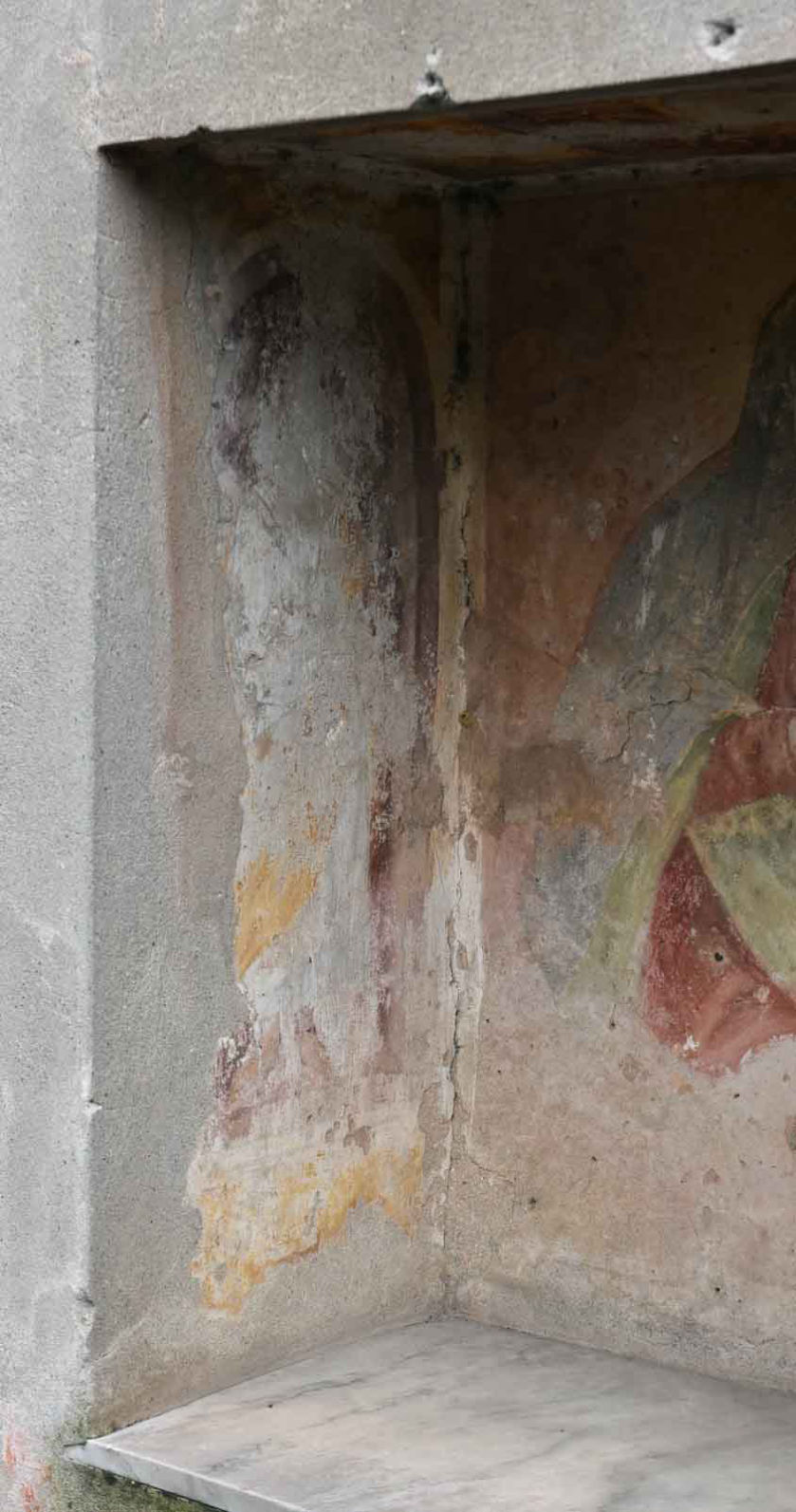 Lato sinistro della nicchia