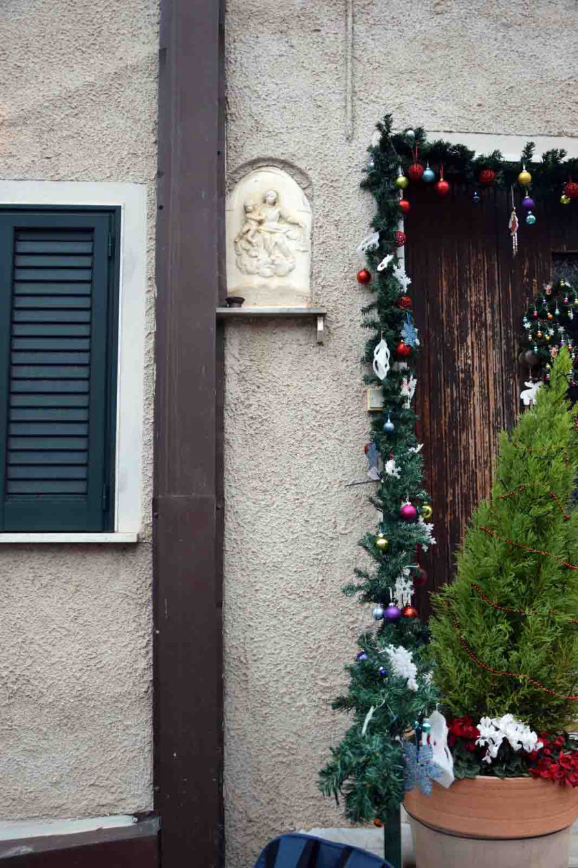 Parete dove si trova la Maestà