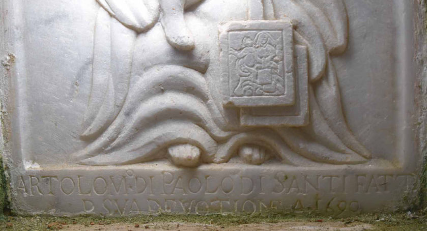 Iscrizione sotto la scena