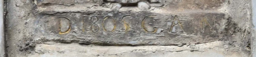 Iscrizione nella parte bassa della formella