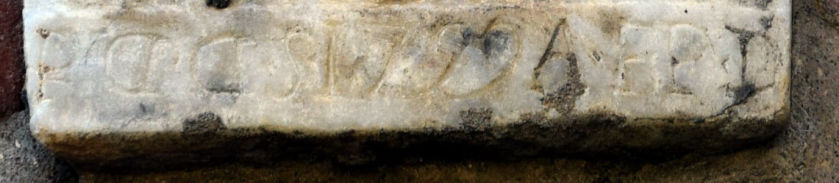 Iscrizione sotto la formella