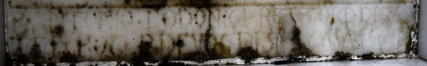 Iscrizione sotto la formella