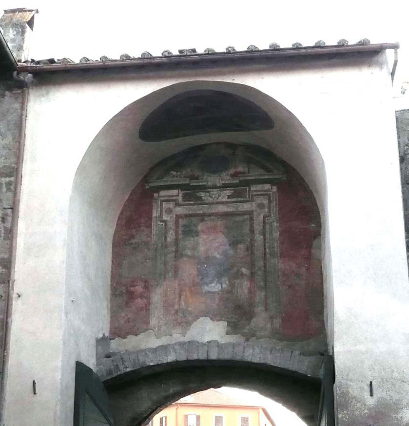 Particolare dell'arco della Porta
