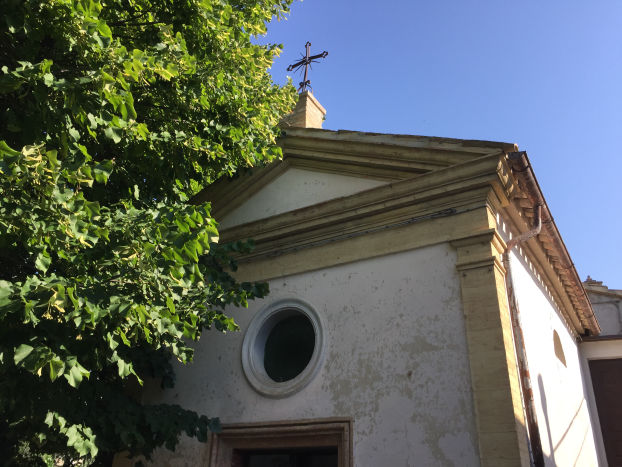 Sommità della facciata