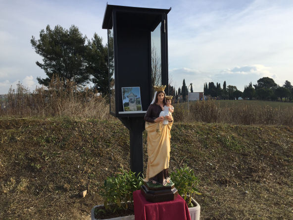 Nuova statua della Madonna con foto dell'edicola originaria