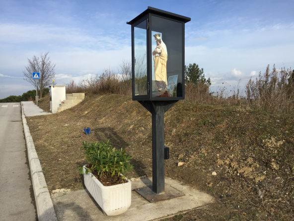 Nuova edicola della Madonna con Bambino