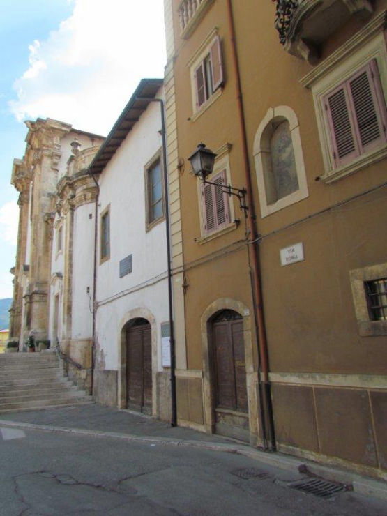 Palazzo lungo Via Roma