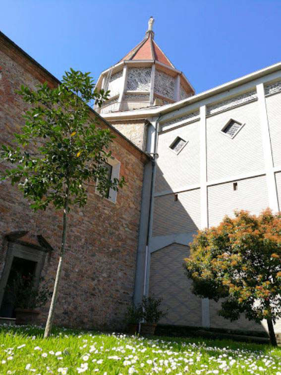 Particolare del chiostro con entrata del 1665