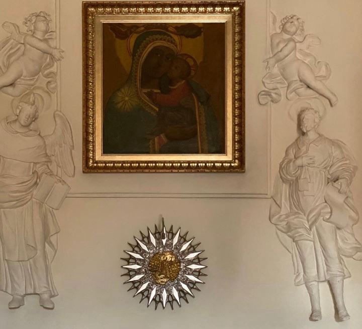 Madonna Nera sopra l'altare