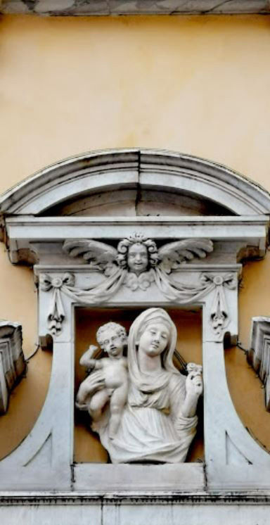 Parte superiore del portale attribuito alla scuola di Ordonez