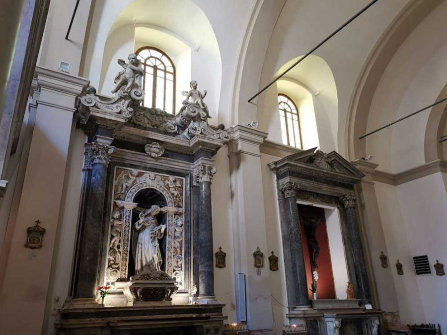 Altari sulla parete sinistra