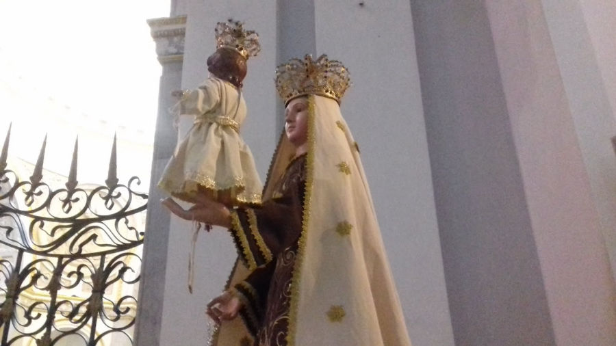 Madonna del Carmine in processione