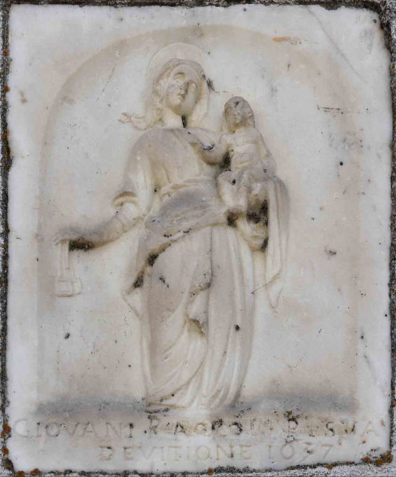 Formella con la Madonna del Carmine