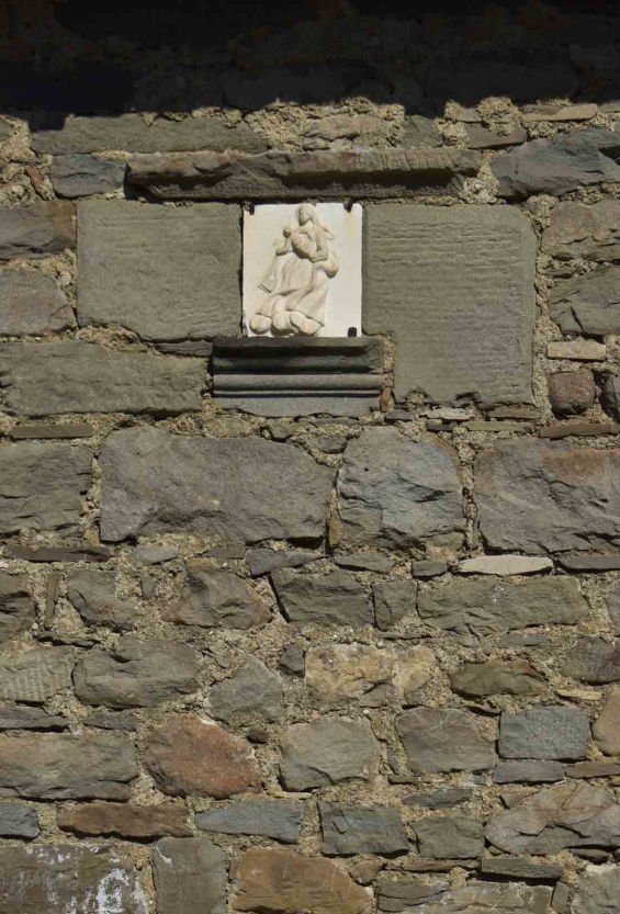 Maestà sulla parete dell'abitazione