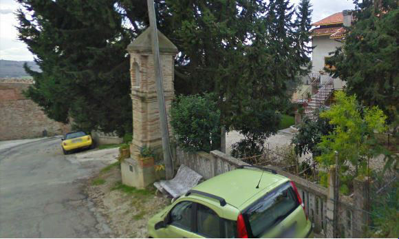 Edicola Madonna di Loreto prima dei lavori alla recinzione - Mondolfo (PU) 