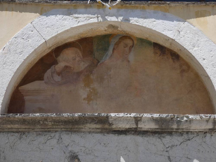Lunetta con affresco Madonna con manto azzurro